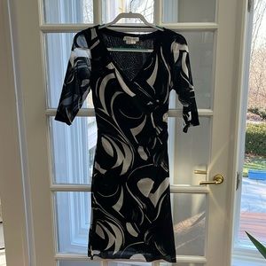 Kay Unger New York abstract black/white dress Size M